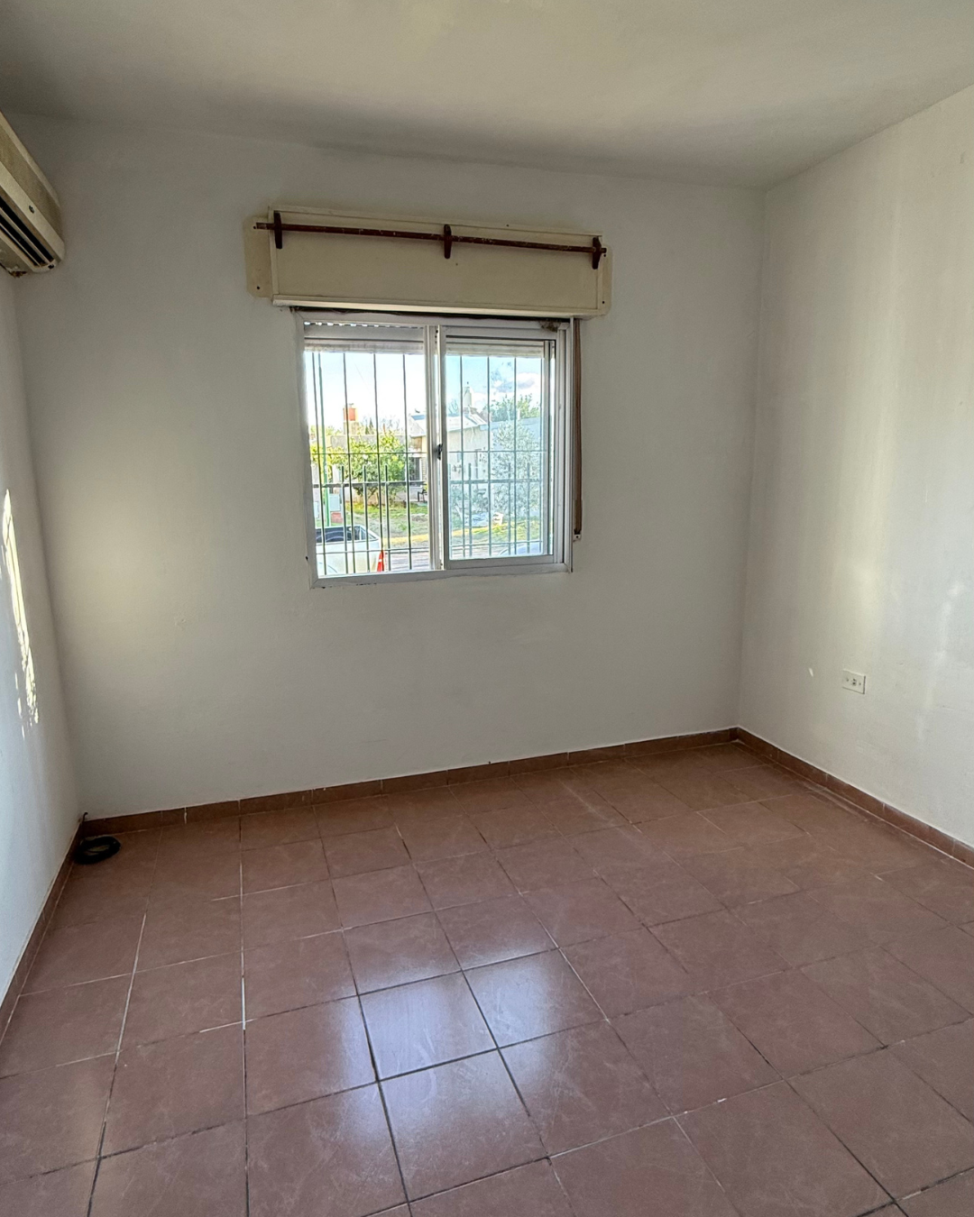 Casa + Galpón