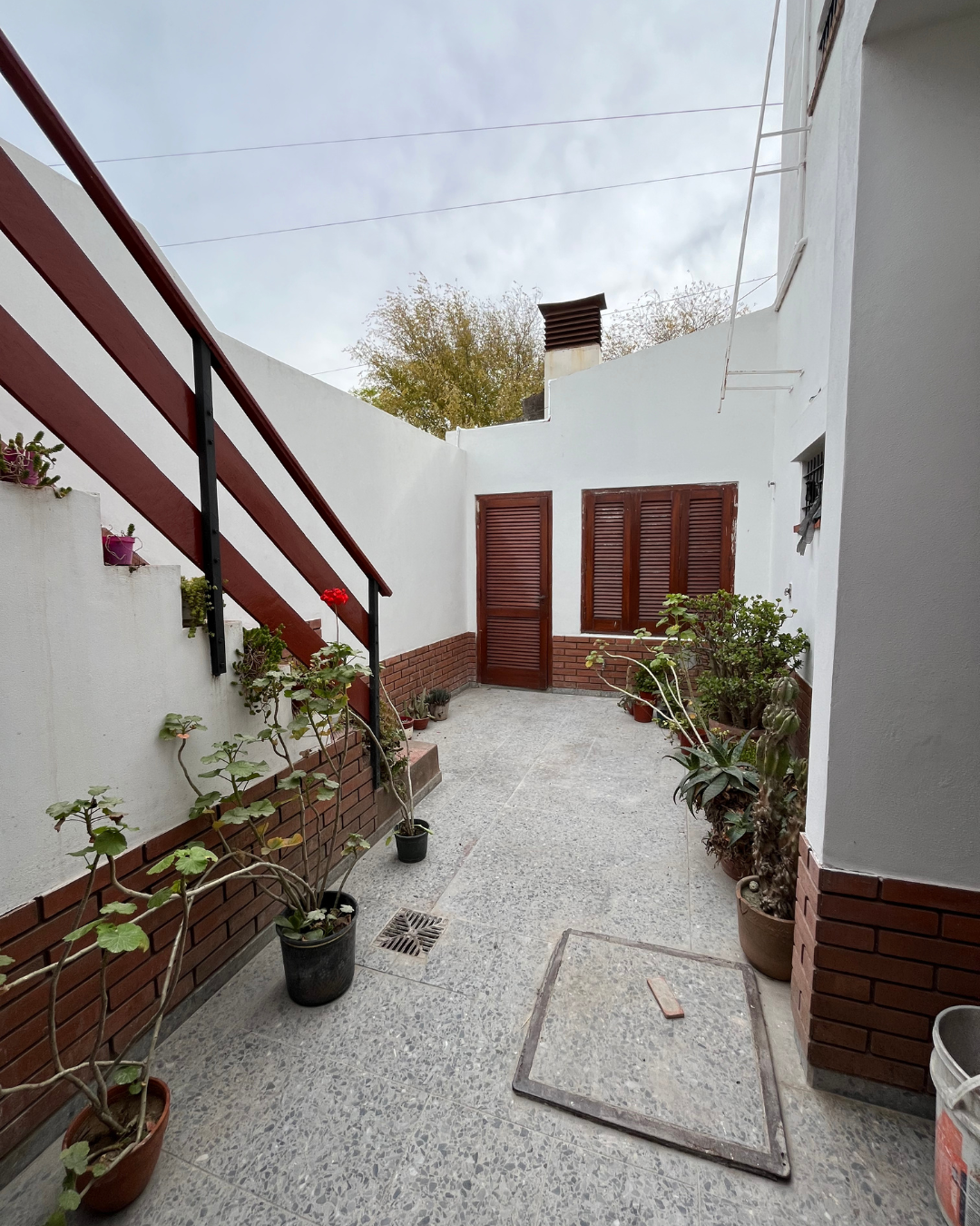Casa de dos plantas en esquina