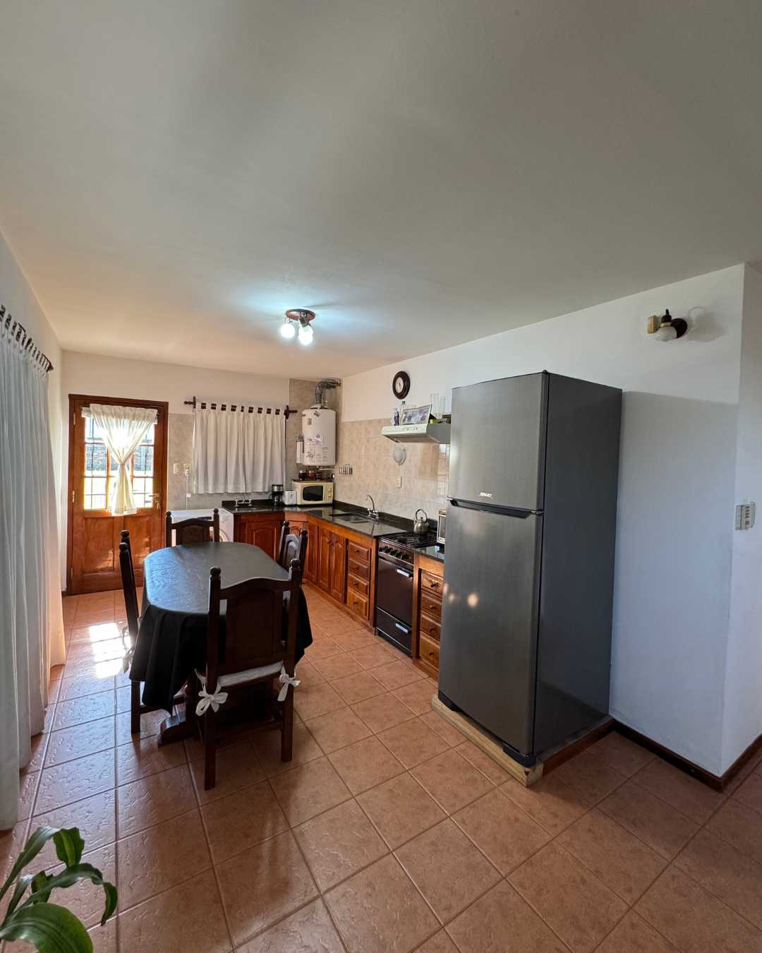 Casa con local al frente